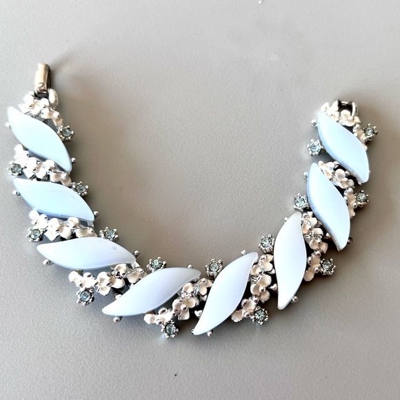 Vintage Thermoset Bracelet Moon Glow Light Blue White Enamel Floral Silver Tone - Picture 3 of 9